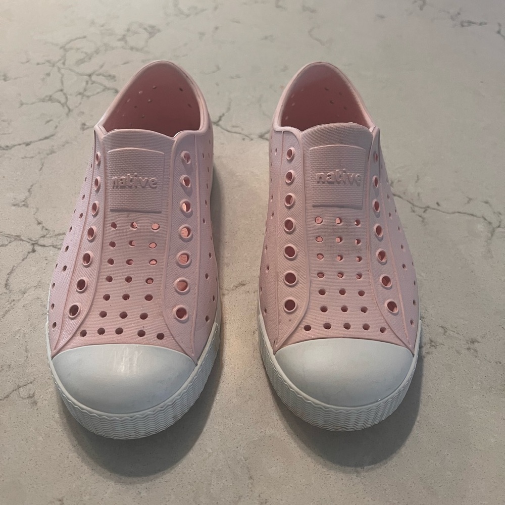 Girls NATIVE pink slip on - size 13